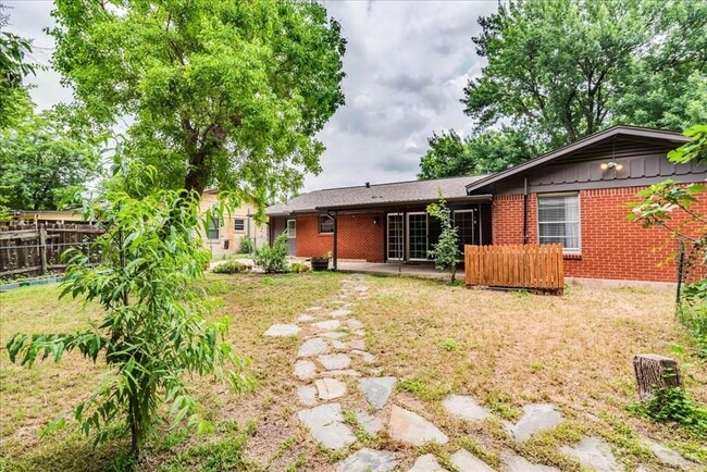 Building Photo - 5614 Delwood Dr