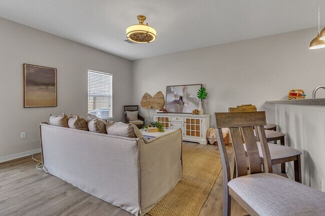 Building Photo - Destin 3 Bedroom Townhome with a Garage!