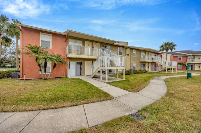 Building Photo - Lake Parsons Green