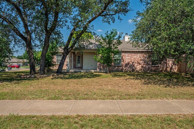 Building Photo - 2401 Haven Dr
