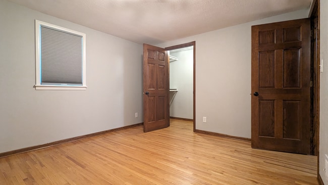 Building Photo - 117 19th St SE