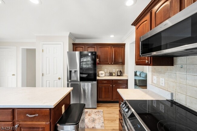 Building Photo - 112 Peapack Rd