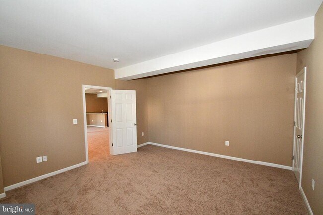 Building Photo - 9 Latham Ln