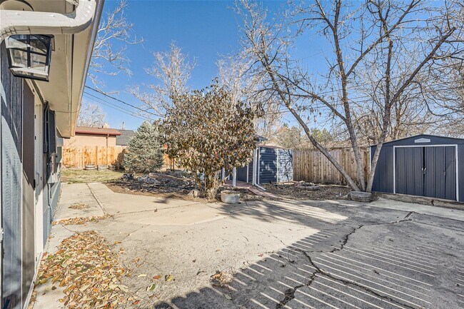 Building Photo - Modern Elegance in West Arvada - Your Drea...