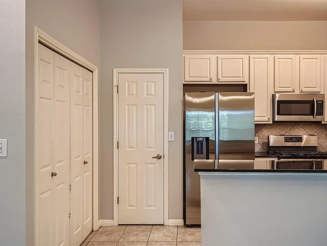 Building Photo - 5515 Davis Ln