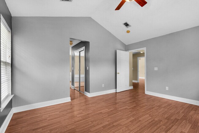 Building Photo - 879 Van Dyke Dr
