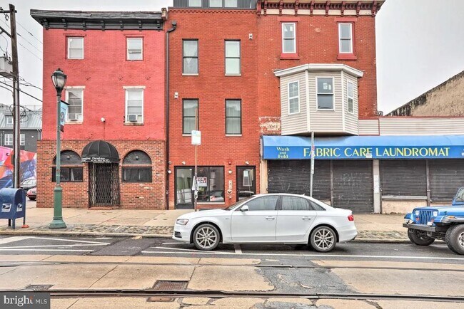Building Photo - 2531 W Girard Ave
