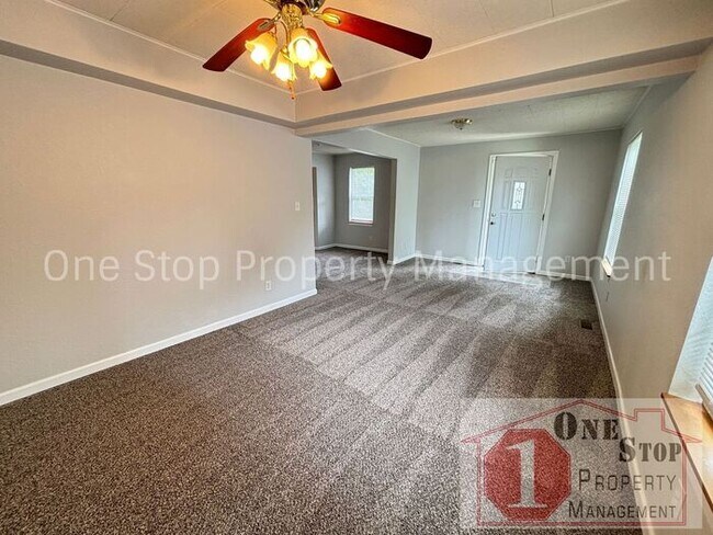 Building Photo - 2 Bedroom, 1.5 Bathroom Home in Independen...