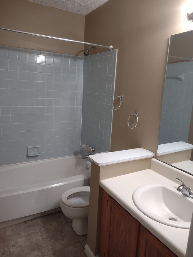 Building Photo - 202 Hookston Way