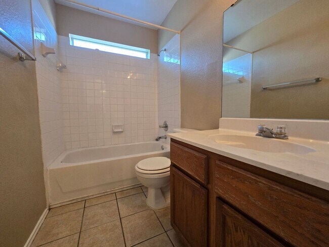 Building Photo - SECTION 8/HUD ACCEPTED - AVAILABLE NOW!