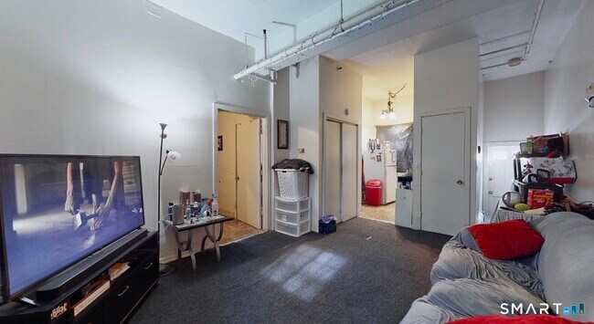 Building Photo - 666 Main St