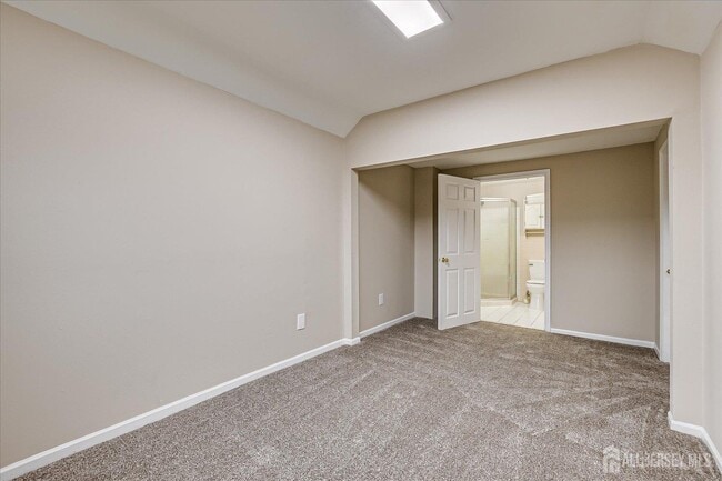 Building Photo - 142 Beverly Hill Terrace