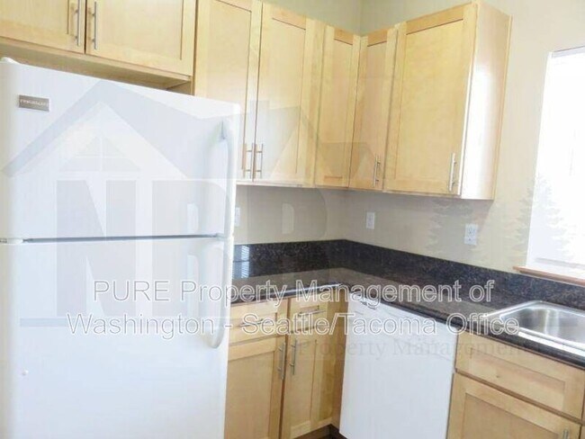 Building Photo - 8015 Pacific Ave