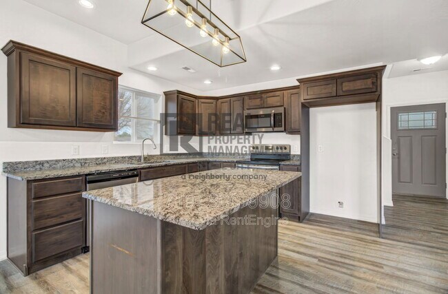Building Photo - 480 W Spaulding Ave N