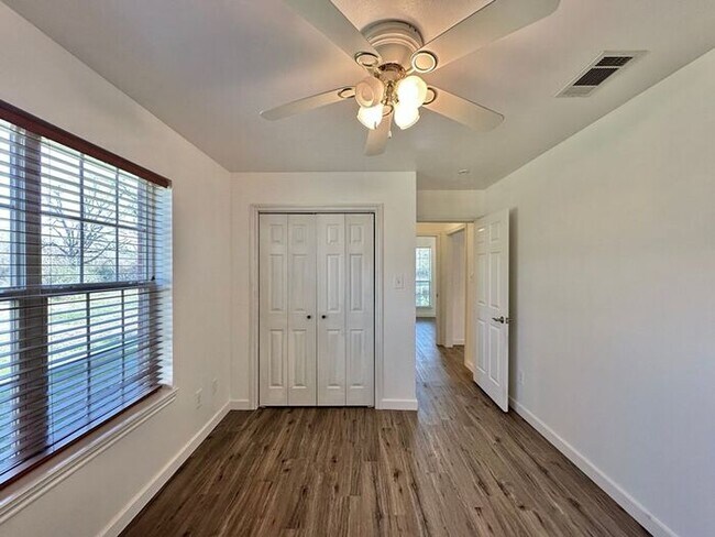Building Photo - Tour Today! 3/2/2 On 1 Acre in Brownsboro!