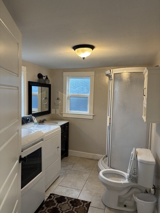 Building Photo - Modesto 2 Bedroom 2 Bath Bungalow