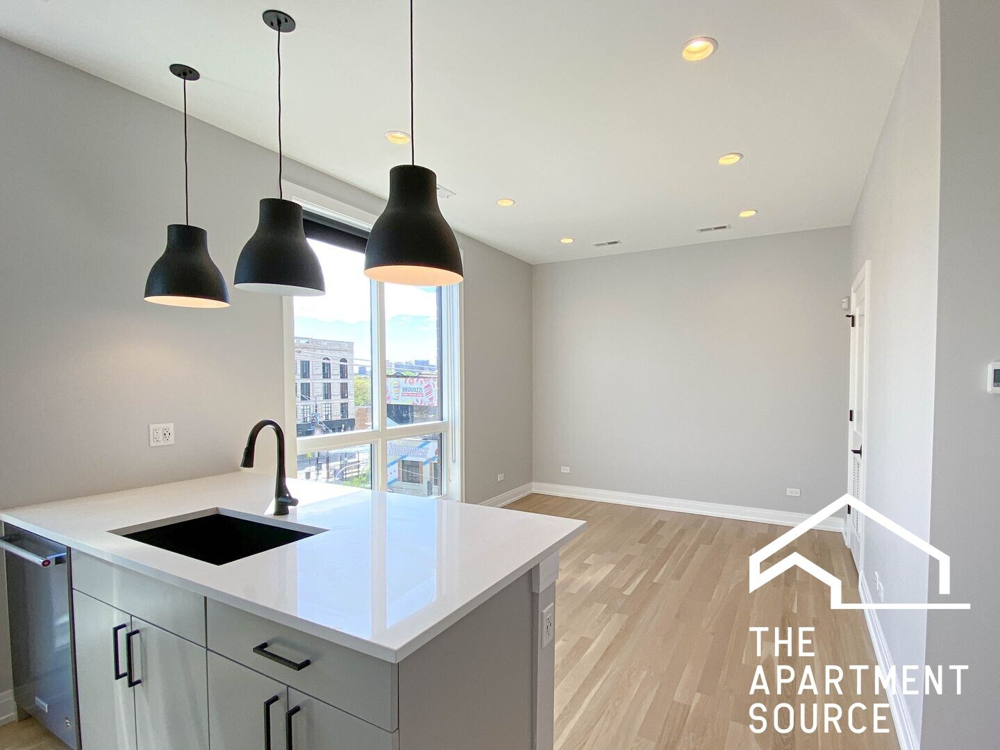 Building Photo - 1051 W Cornelia Ave