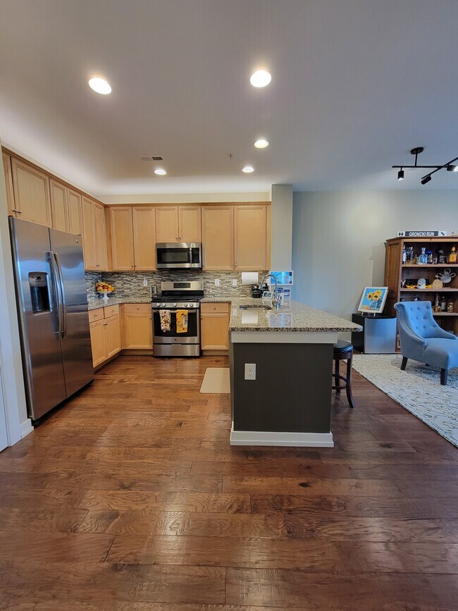Building Photo - 121B Hagen Dr