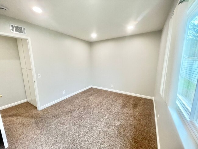 Building Photo - Single family home located in desirable Yorba Linda neighborhood! SMALL/MEDIUM DOGS OK!