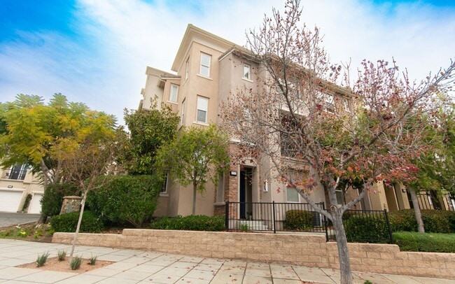 Building Photo - Condo in San Elijo!