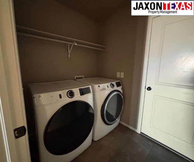 Building Photo - 5938 Megan St