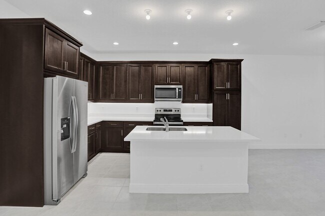 Building Photo - 585 Sanderling Cir