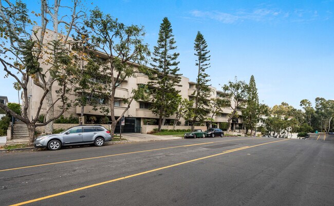 Building Photo - 11645 Montana Ave