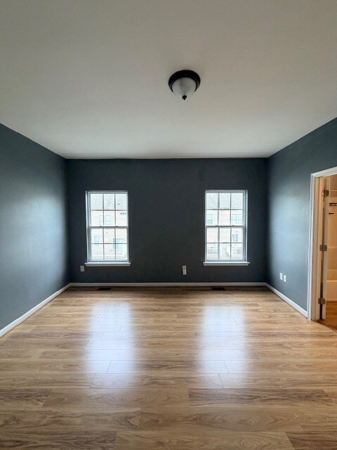 Building Photo - 319 S Parkway Dr