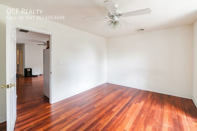 Building Photo - 2 Bed West Philadelphia Apartment