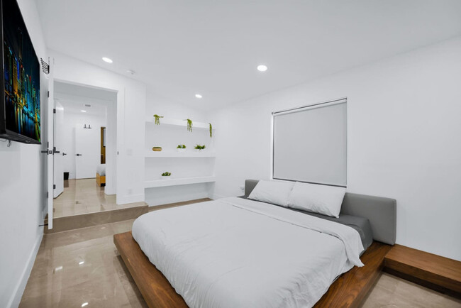 Building Photo - 112 NW 53rd St