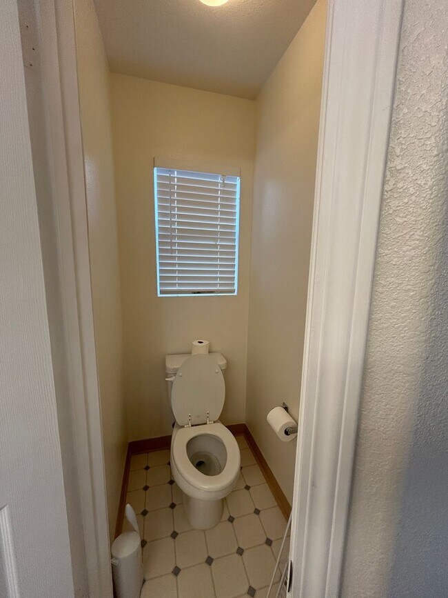 Building Photo - Large Ocean Pointe Home with In-Law Suite,...