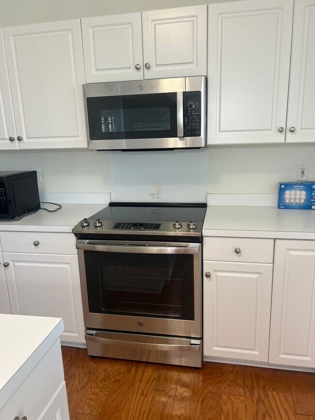 Building Photo - 1513 Clarendon Way