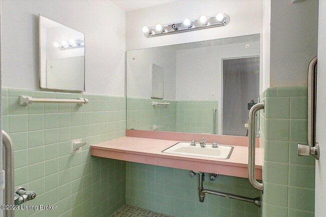 Building Photo - 3320 Bardstown Rd