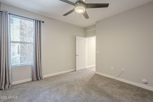 Building Photo - 2425 W Bronco Butte Trl