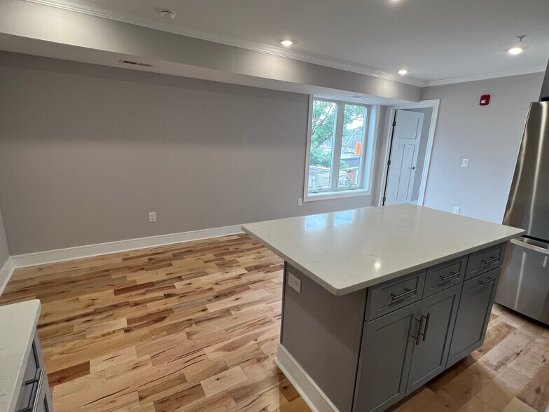 Building Photo - 5128 Spruce St