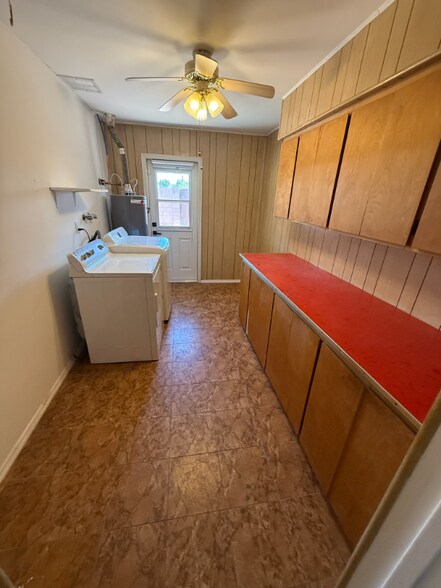Building Photo - 4215 W Townley Ave