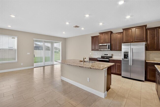 Building Photo - 2546 Warren Acrs Blvd