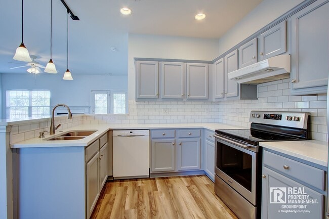 Building Photo - Johns Island Rental | Screened Porch & Pond Views