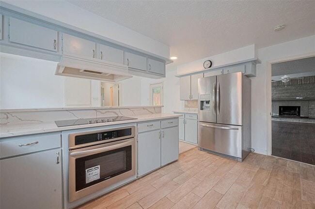 Building Photo - 2107 Shadowbriar Dr