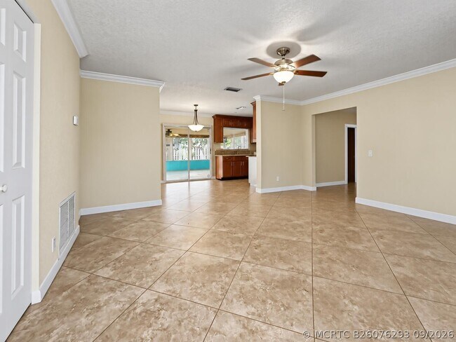 Building Photo - 9135 Saddlecreek Dr