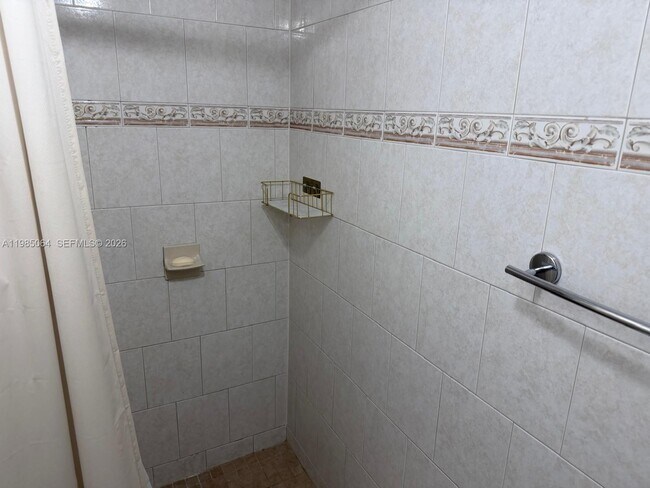 Building Photo - 10625 SW 112th Ave