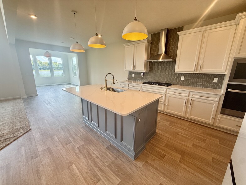 Kitchen - 2062 Broccoli Dr