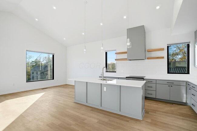 Building Photo - 33 N Blacksmith Ln