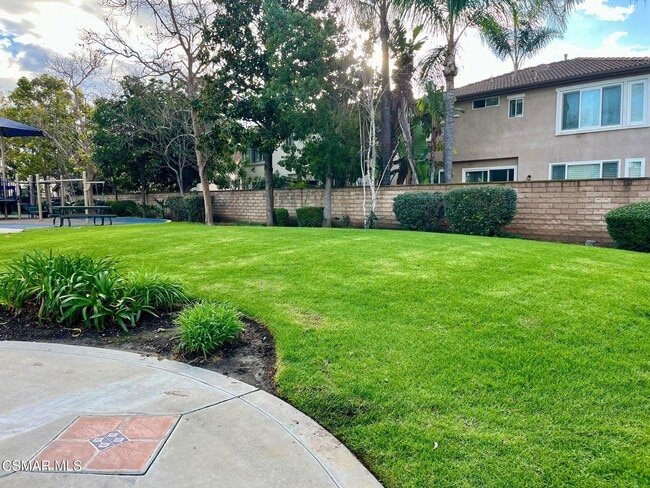 Building Photo - 658 Avenida Magdalena