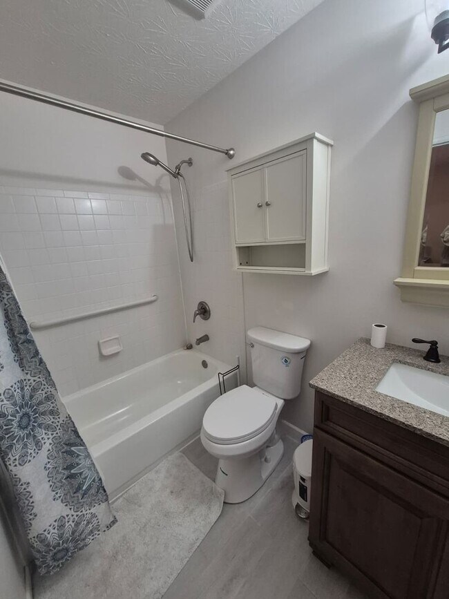 Building Photo - 40 Nicole Dr