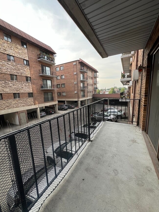 Building Photo - 2320 N Nordica Ave