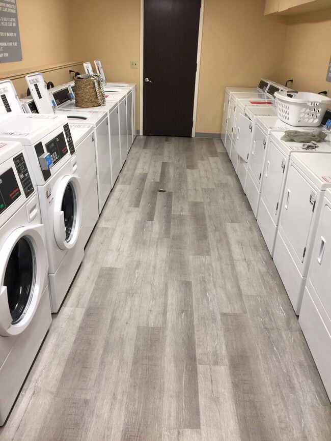 Building Photo - 2800 Hamline Ave N