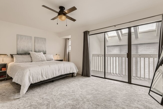 Building Photo - Spacious 3-Level Townhome w/ Private Primary Suite