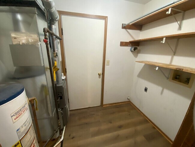 Building Photo - Sunflower 2604-2606