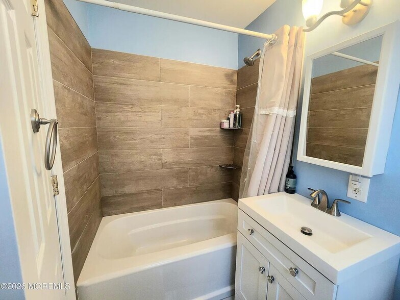 Building Photo - 14 Hilltop Terrace